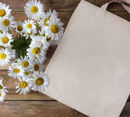 Bag Your Items In Style With These 4 Trendy Tote Bag Ideas