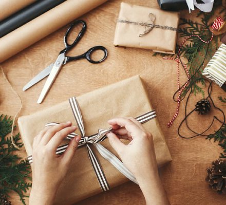 6 Unique Ways To Present Your Gift And Impress The Receiver